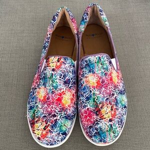 Nurse Mates Pillowtop Slip On Shoes 🌸 Floral Abstract Nursing Sneakers 9.5